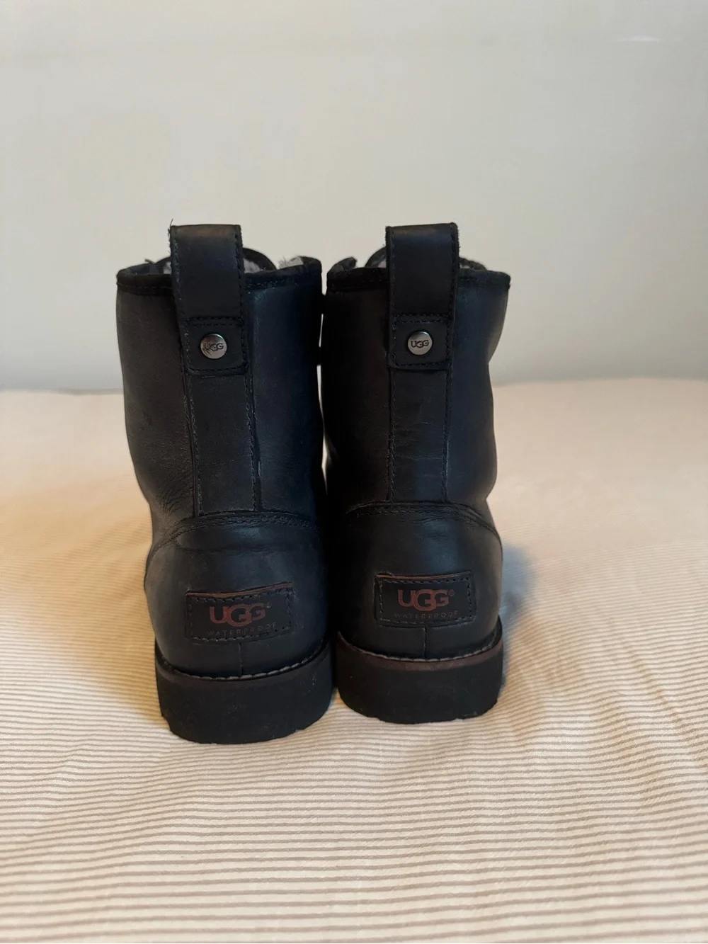UGG Men’s Black Leather Waterproof Shearling Lined Boots Size 9 / EU 42